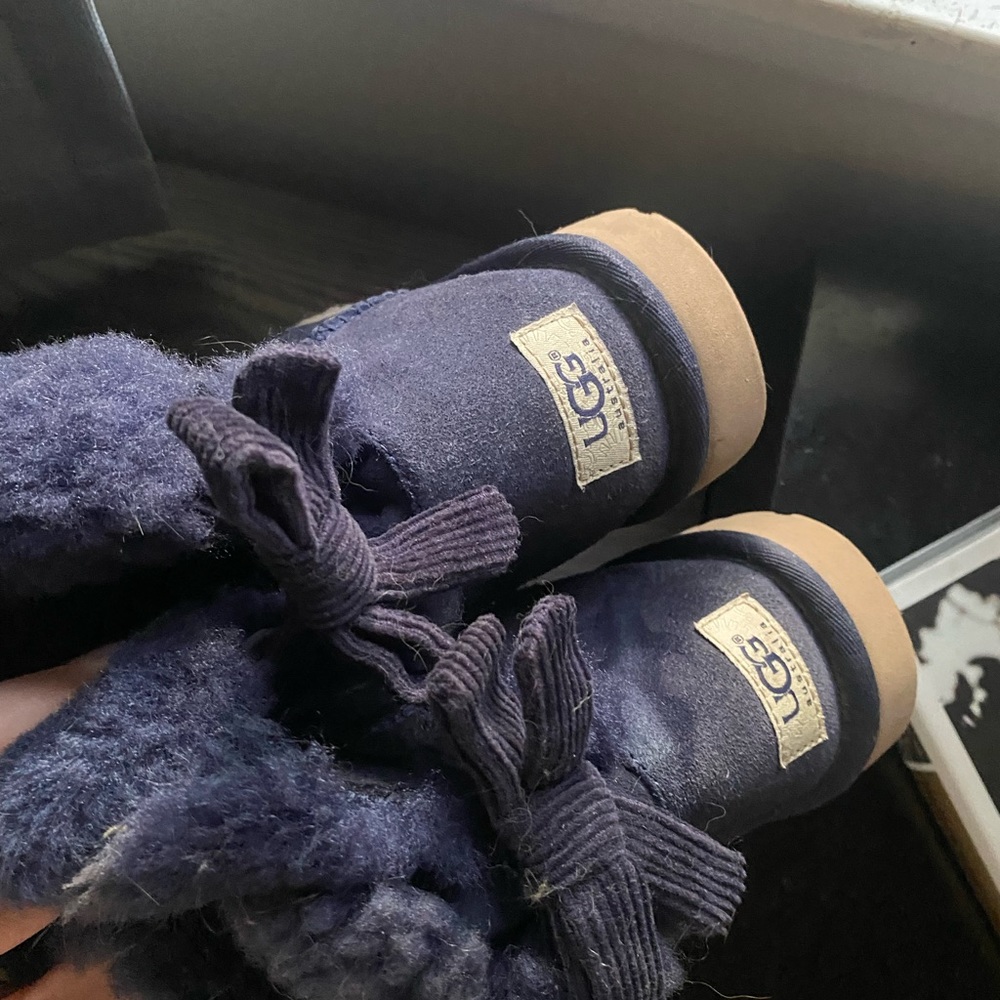 Navy blue Uggs w/bow